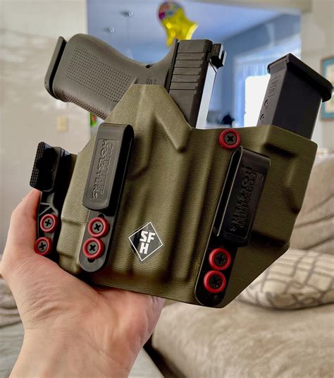 Outlaw Holsters</b> is one of those manufacturers that believes their products should not only work good, but look good too (I know the grammar isn’t right, shut up). . Glock 19 with olight baldr mini holster